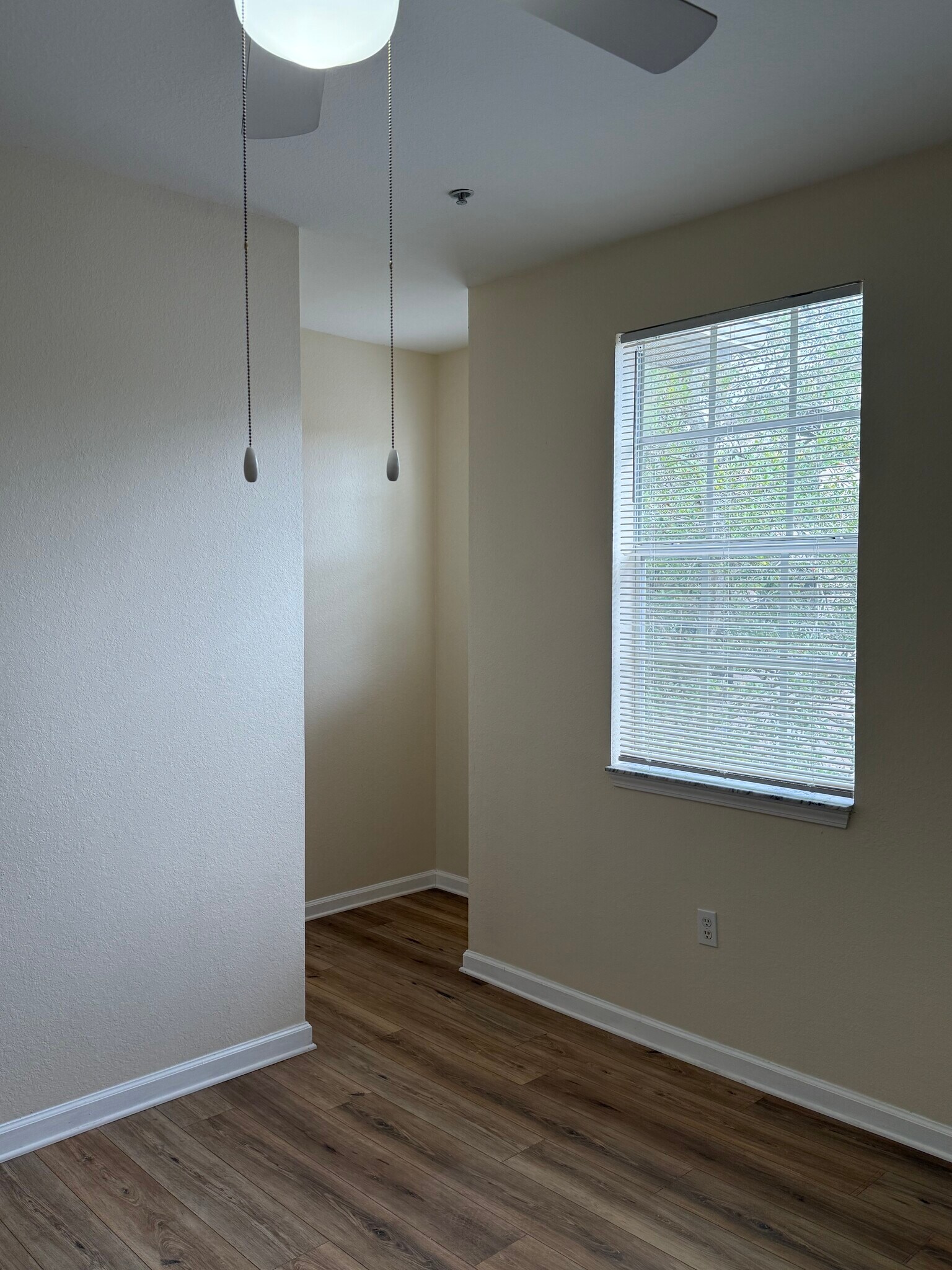 Master Bed - Extra Space - 10075 Gate Pky N