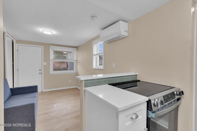 Building Photo - 1802 Pine Terrace