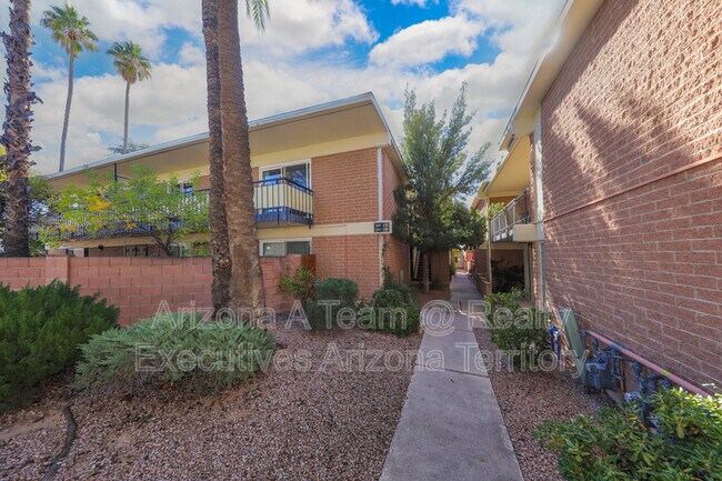 Building Photo - 3940 E Timrod St