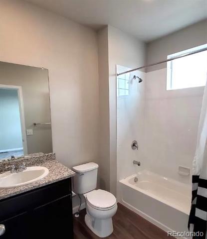 Building Photo - 1070 Oak Cir