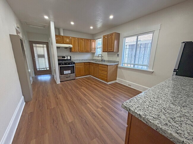 Building Photo - 2539 Grande Vista Ave