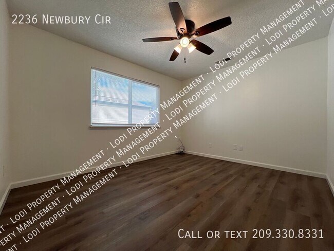 Building Photo - 2236 Newbury Cir