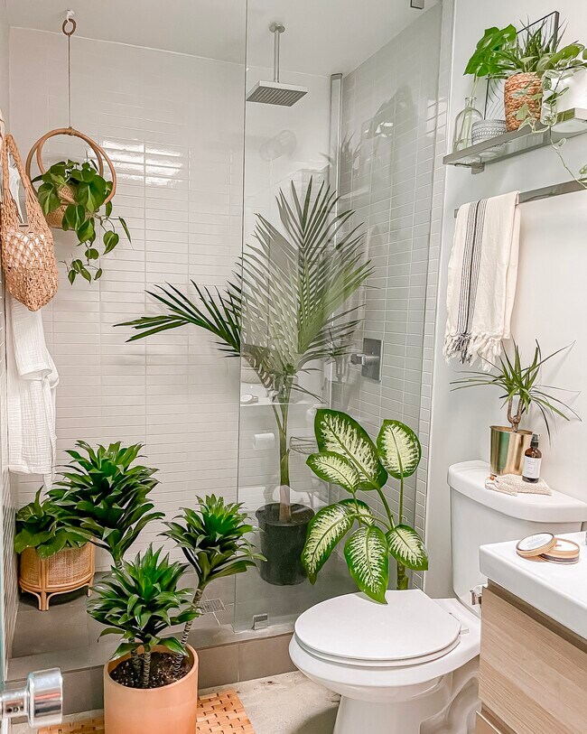 Building Photo - 3809 Floral Dr