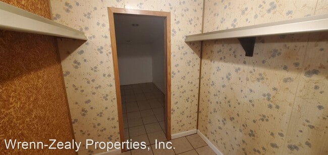 Building Photo - 2 br, 1 bath House - 205 Lake Drive