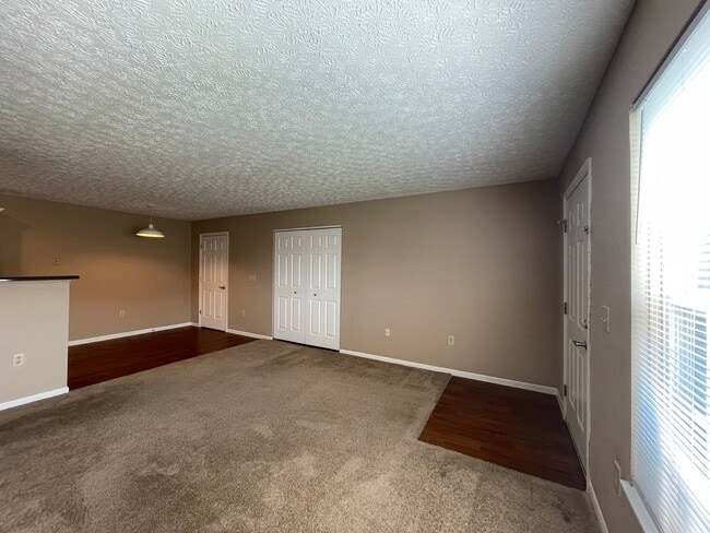 Building Photo - 5558 Garden Ridge
