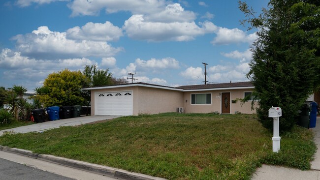 Building Photo - Charming 3 Bedrooms 2 Bathrooms Home $3,50...