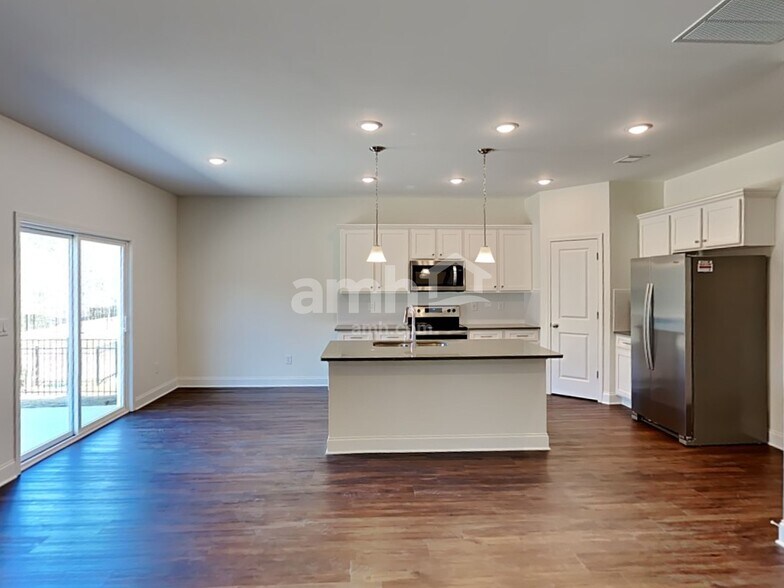 Building Photo - 3761 Blackshear Pl