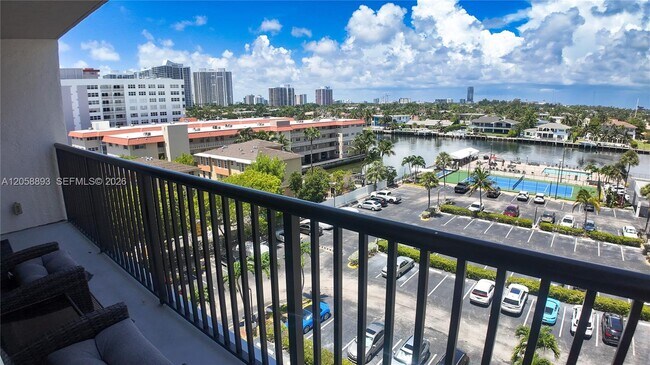 Building Photo - 2049 S Ocean Dr