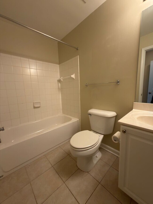 Building Photo - NOW AVAILABLE!  3 bedroom/3 bath condo for RENT!  $2400 per month - Free Shuttle to UTK campus!