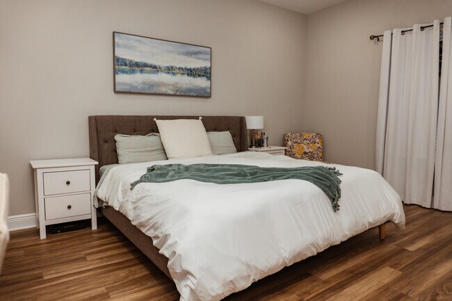 Building Photo - 2810 Pinnacle Point Dr