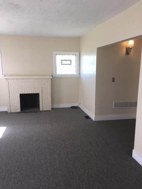 Building Photo - 398 Douglas St