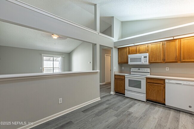Building Photo - 1836 Manitoba Ct N