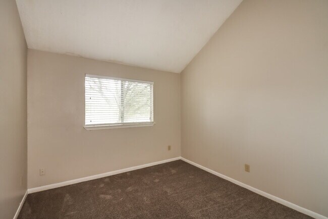 Building Photo - 16602 Quiet Trail Dr
