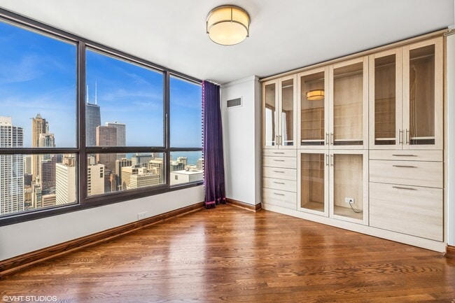 Building Photo - 405 N Wabash Ave