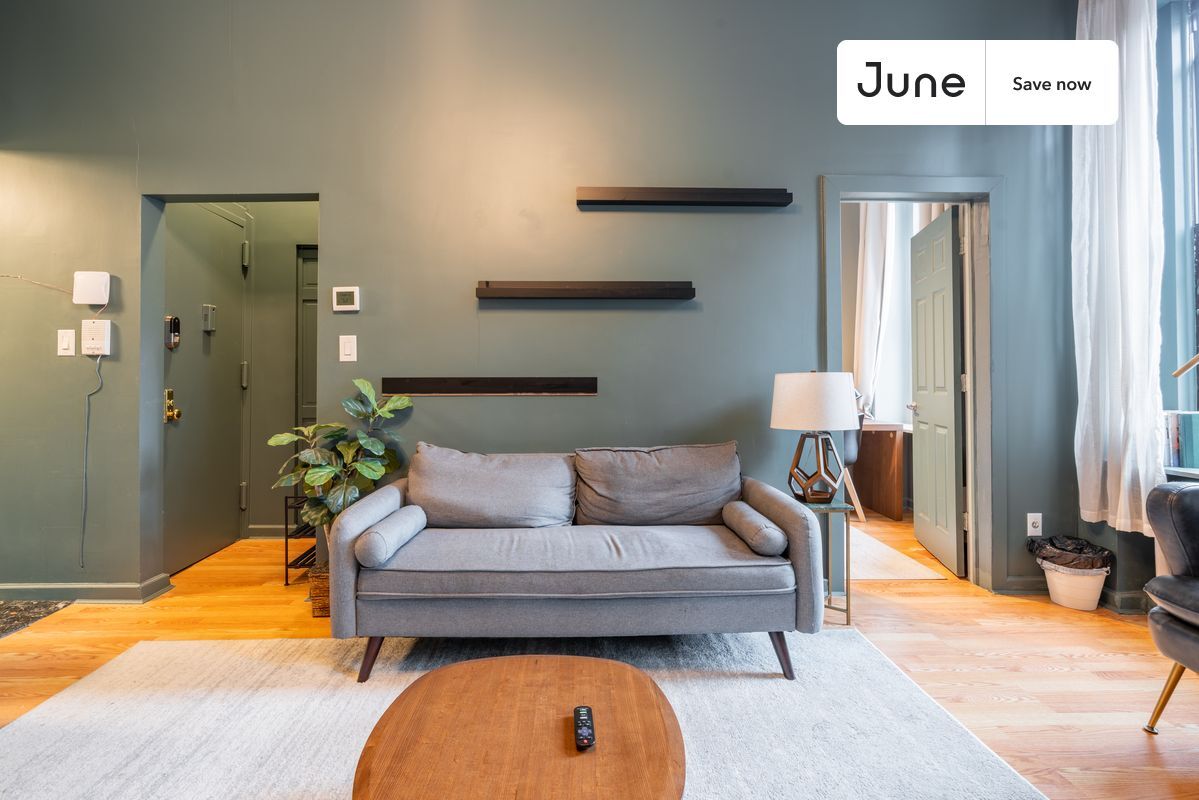 Building Photo - 336 W 46th St