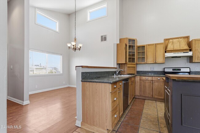 Building Photo - 13237 E Ave W 8