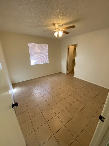 Building Photo - 415 N 64th Pl