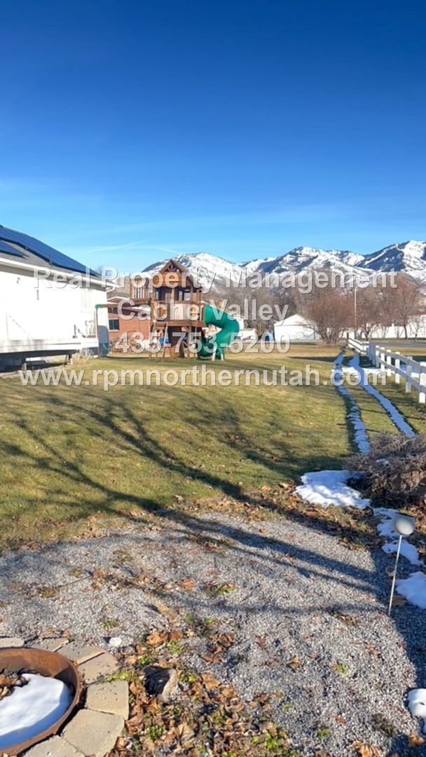 Building Photo - Beautiful 6 bedroom home available for immediate move in!