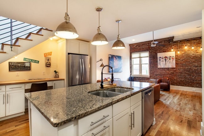 Building Photo - 205 Mews Way