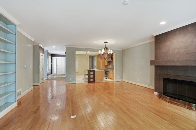 Building Photo - EXQUISITE VININGS/SMYRNA 3B/3.5BA W/ ELEVA...