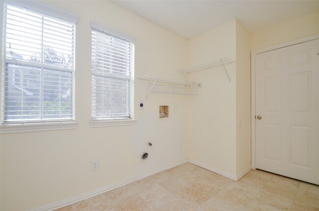 Building Photo - 15111 New Hastings Dr