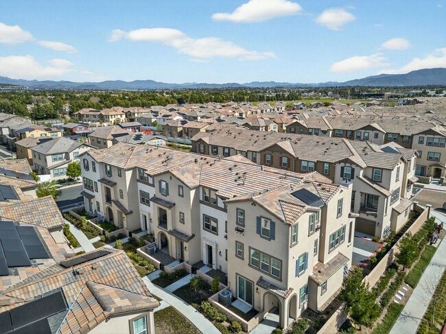 Building Photo - 40379 Melrose Dr