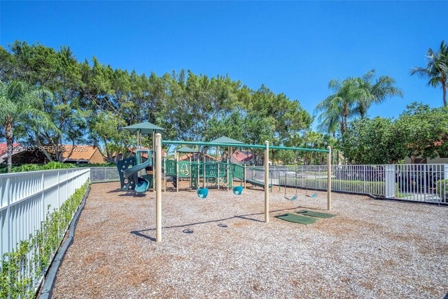 Building Photo - 800 Sorrento Dr