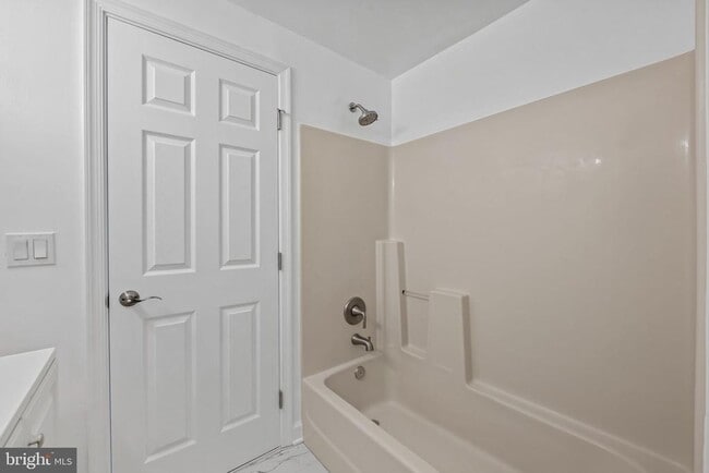 Building Photo - 1520 Dorchester Ave