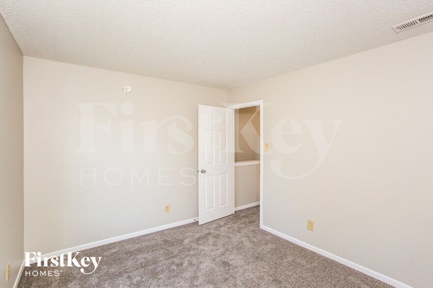 Building Photo - 15358 Border Dr