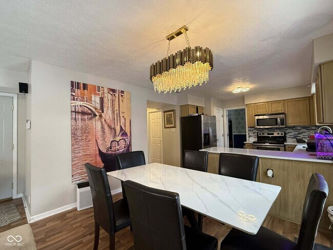 Building Photo - 8607 Longspur Ct