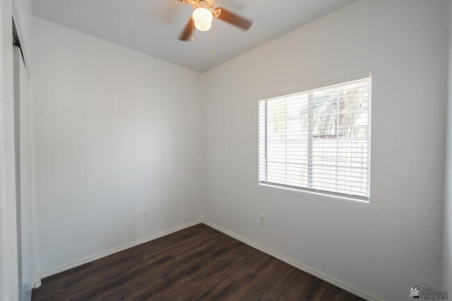 Building Photo - 943 S 37th Ave