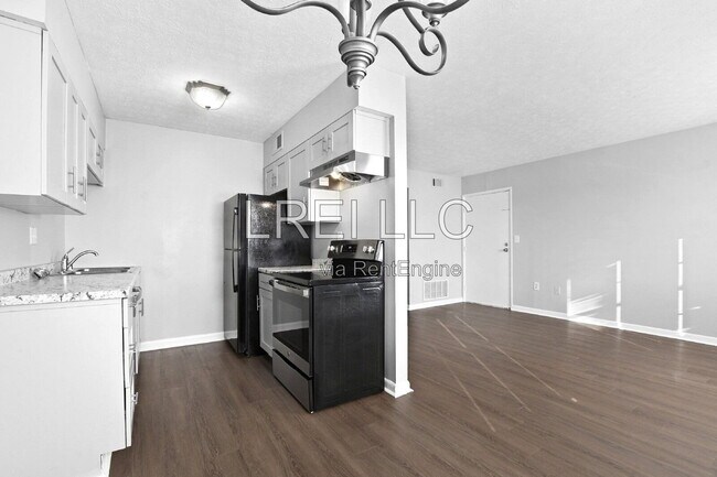 Building Photo - 3325 Breckenridge Ln