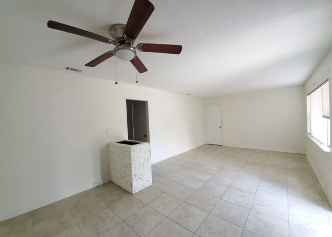 Building Photo - 1905 Athens Ave