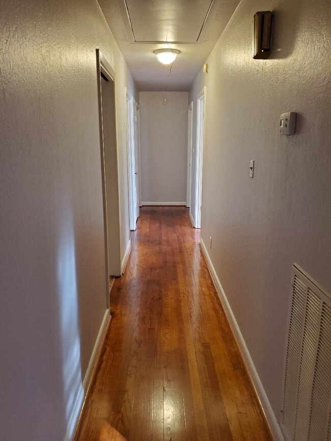 Building Photo - House for Lease -2505 Douglas