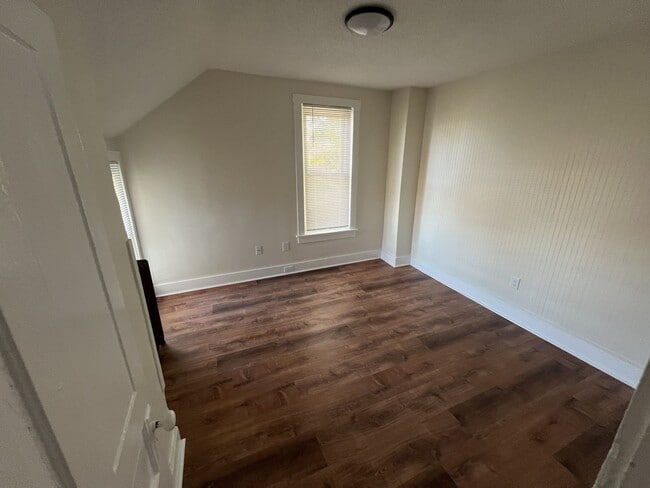 Building Photo - 526 E Eighth Street