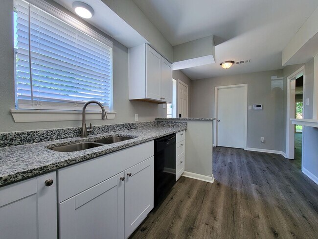 Building Photo - 3919 Hickok Ln