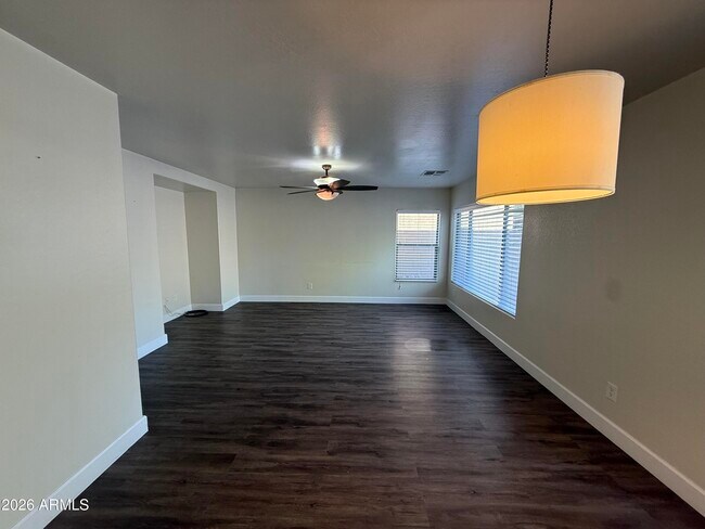 Building Photo - 2408 W Skinner Dr