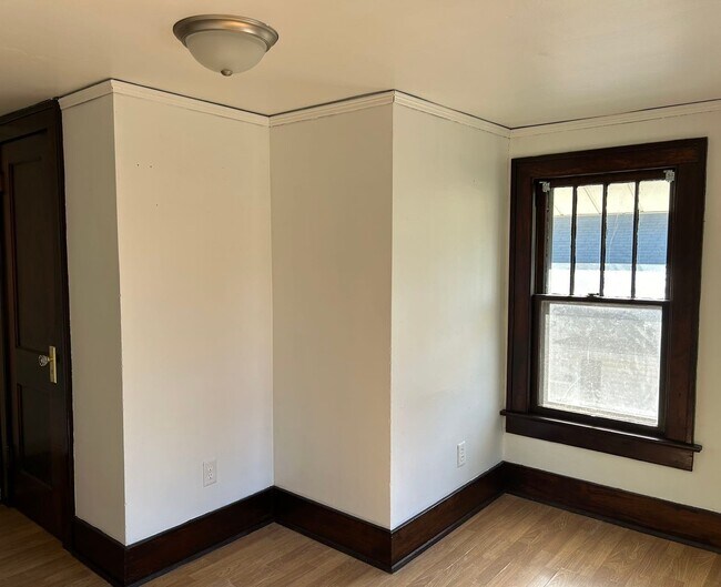 Building Photo - 1011 Maple Row