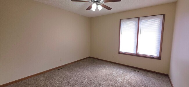Building Photo - 3 Bedroom 2 Bathroom home in Southwest Springfield for $1495!