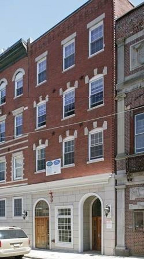 Building Photo - SEPTEMBER 1 North End 2 bedroom