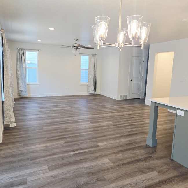 Building Photo - 4022 1100 N