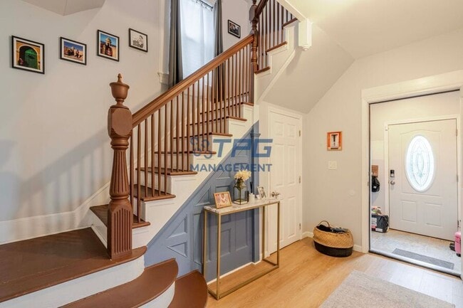 Building Photo - 211 Park Ave