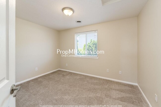Building Photo - Charming Three Bedroom Home in West Beaver...
