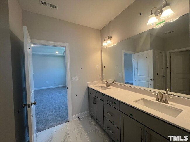 Building Photo - 365 Natsam Wds Wy