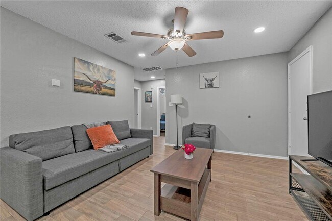 Building Photo - 1507 Hollow Tree Blvd