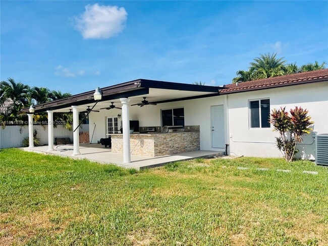 Building Photo - 19800 SW 119th Ave