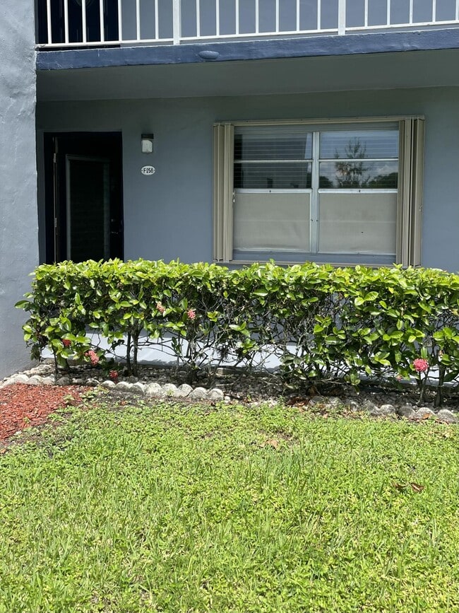 Building Photo - 258 Burgundy Ave