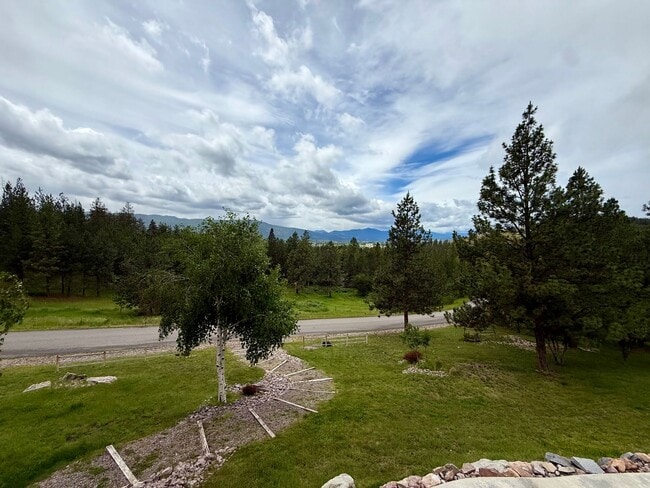 Building Photo - Spacious 4 Bed 3.5 Bath Home in Frenchtown!