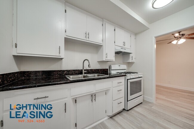 Building Photo - 921 Normandie Ave