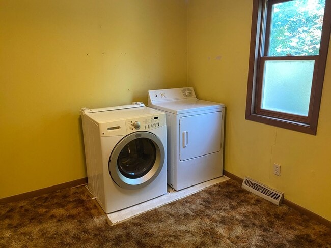 Building Photo - 3 Bed 1 Bath Single Family Home in Merrill